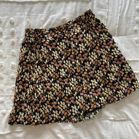 Urban Outfitters | Size: S | Mini Skirt | black with flower details | - Picture 1 of 5